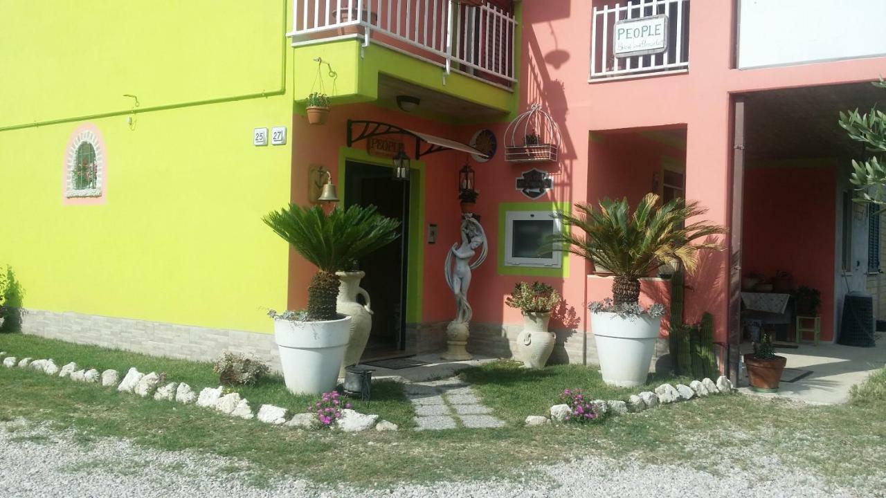People Bed & Breakfast Castorano Exterior foto
